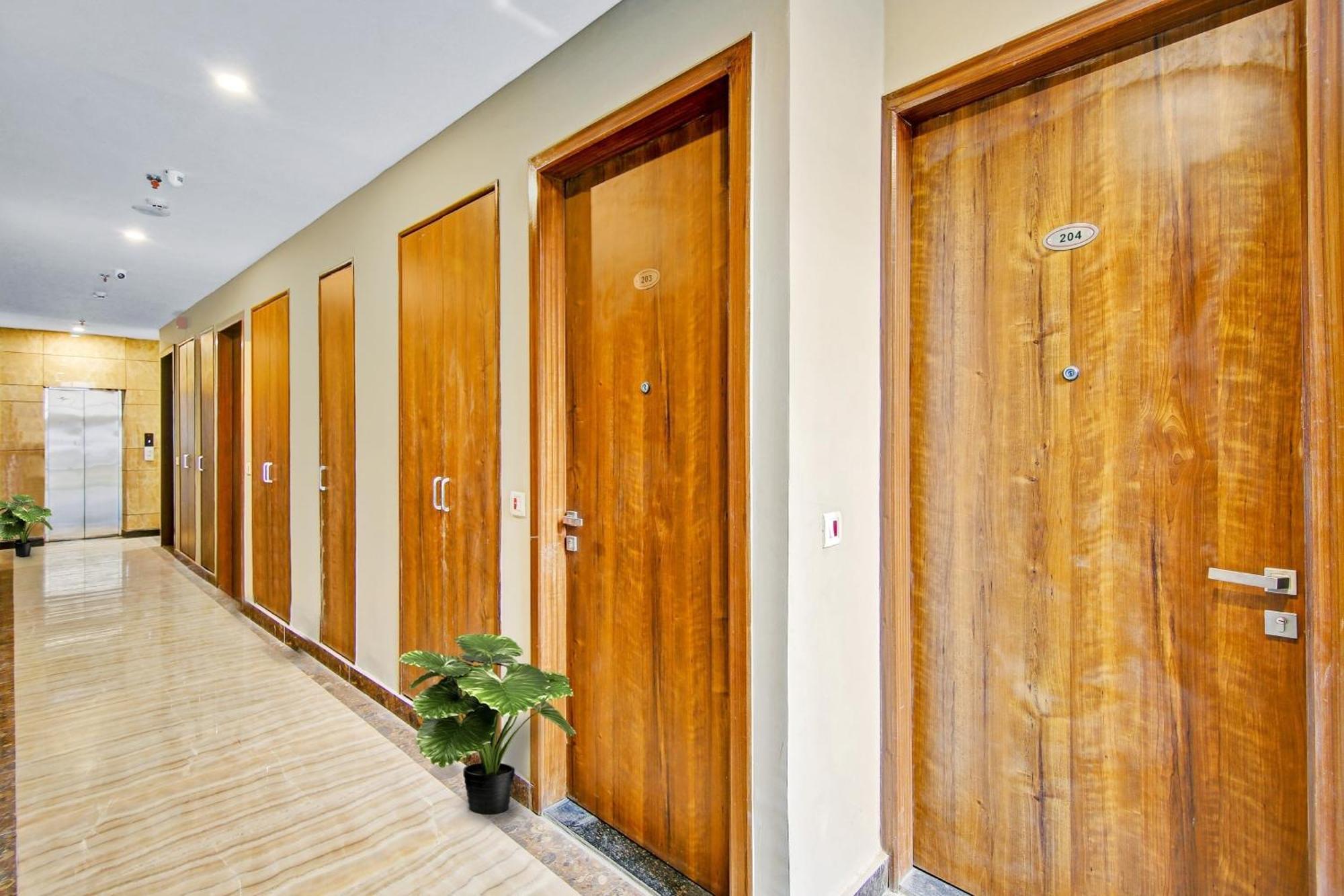 Hotel Townhouse Golden Frame Ghaziabad Exterior foto