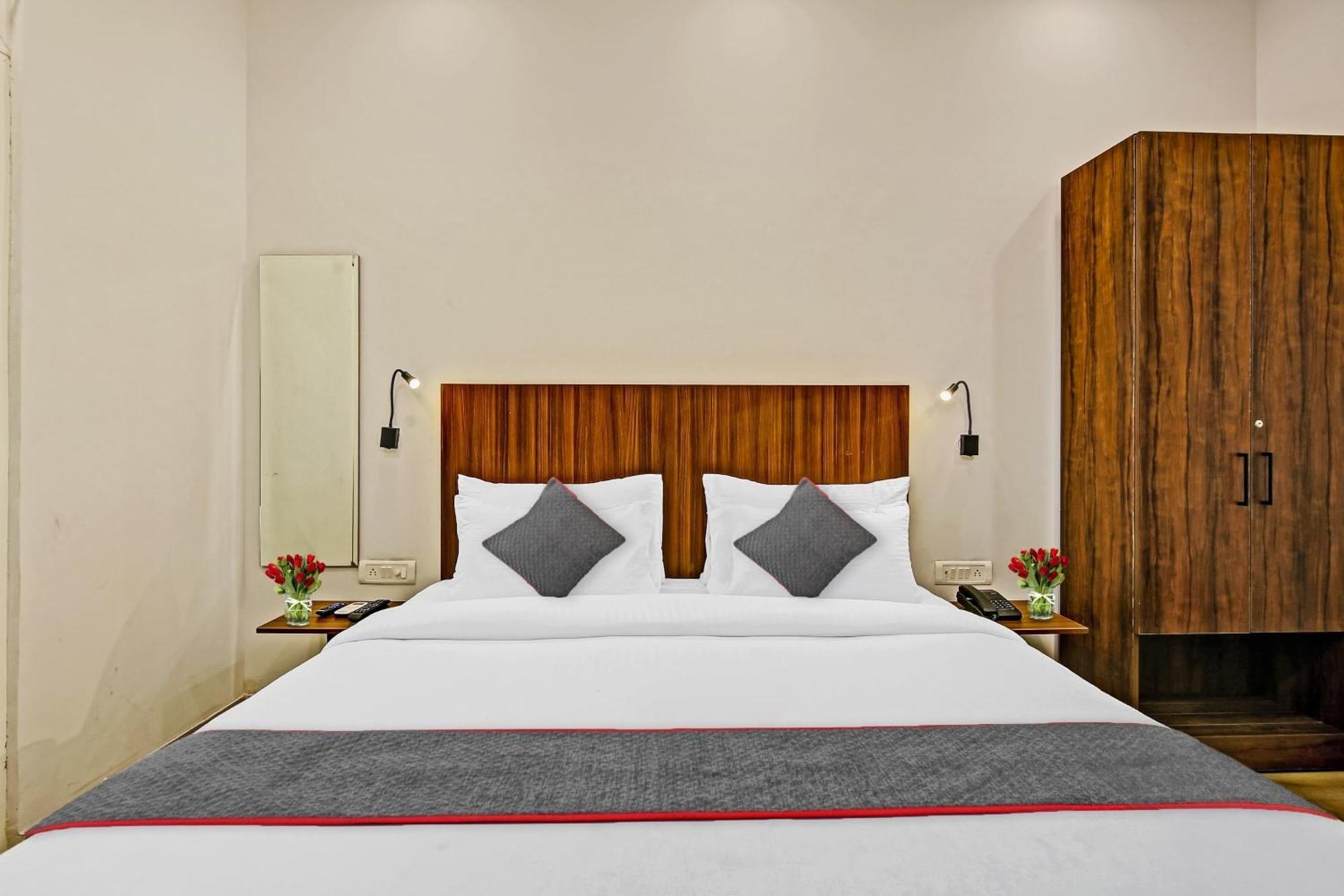 Hotel Townhouse Golden Frame Ghaziabad Exterior foto